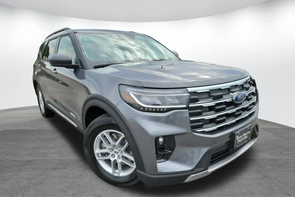 2025 Ford Explorer photo 1