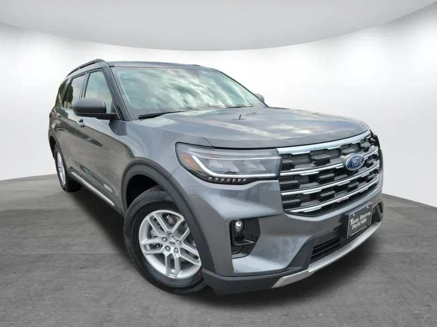 2025 Ford Explorer photo 1