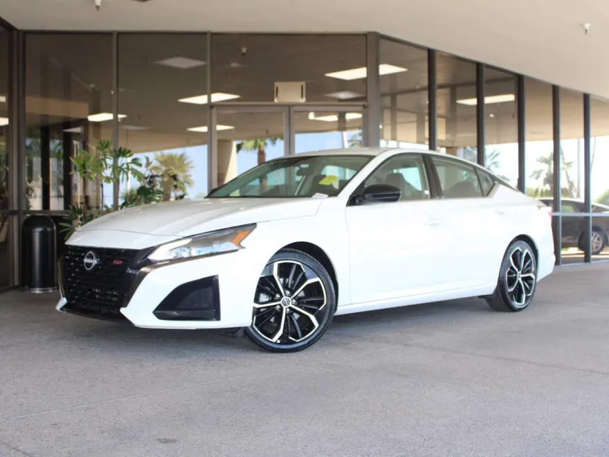 2024 Nissan Altima 2.5 SR photo 1