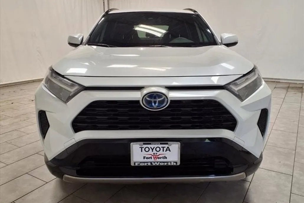 2024 Toyota RAV4 Hybrid SE photo 1