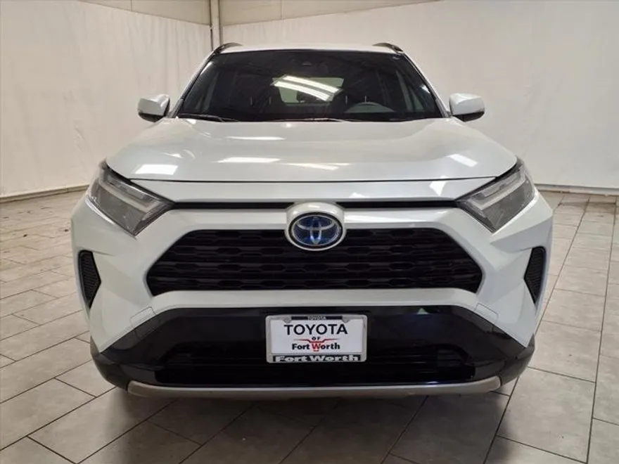 2024 Toyota RAV4 Hybrid SE photo 1
