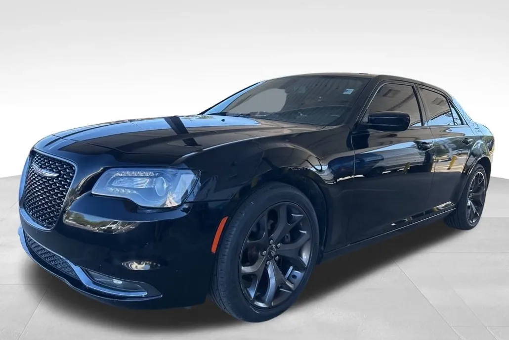2019 Chrysler 300 S photo 1