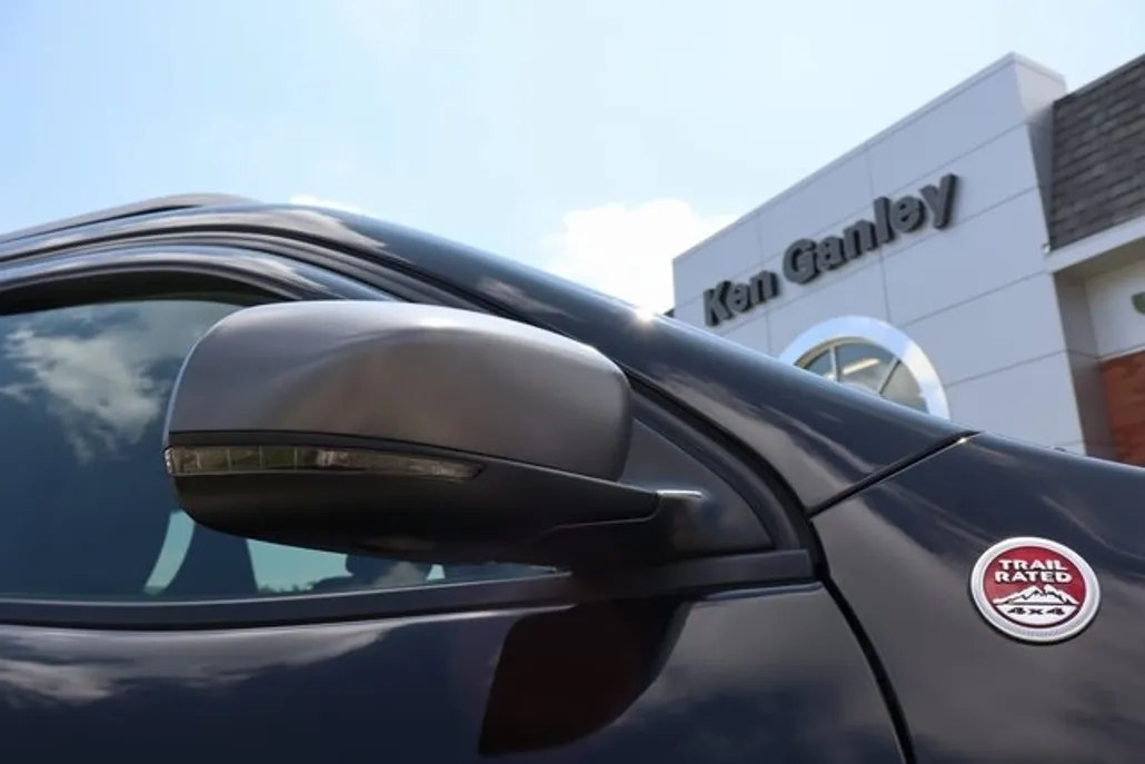 2020 Jeep Cherokee Trailhawk photo 1