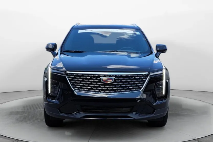 2025 Cadillac XT4 Premium Luxury photo 1