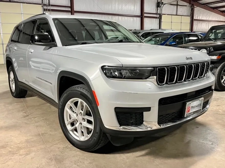 2023 Jeep Grand Cherokee Laredo photo 1