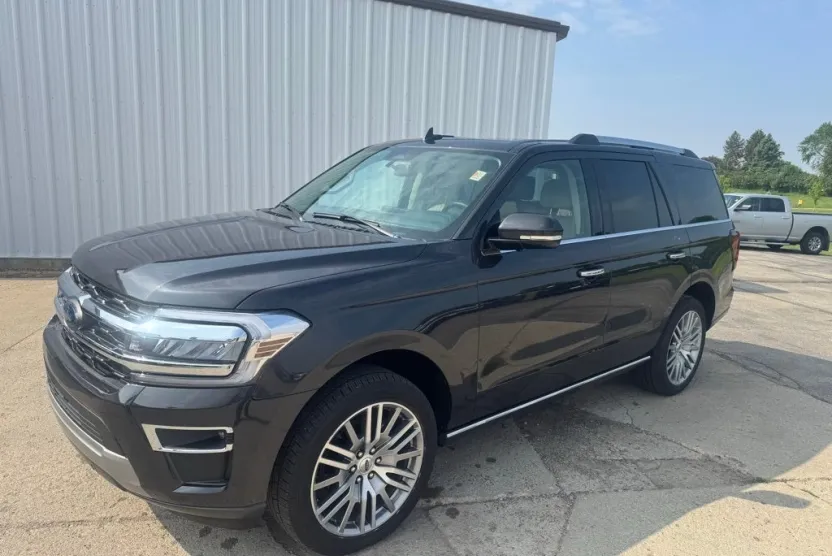 2024 Ford Expedition Limited photo 1