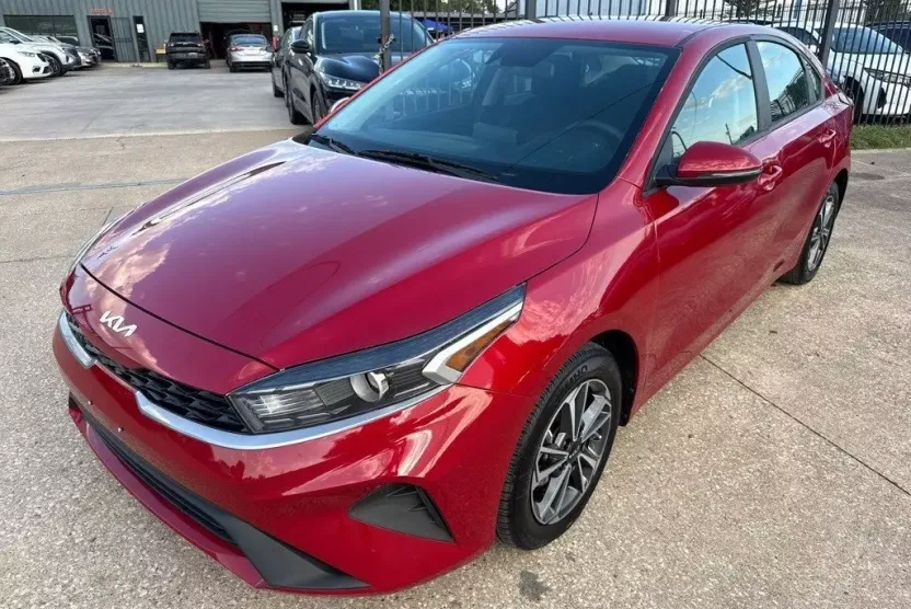 2023 Kia Forte LXS photo 1