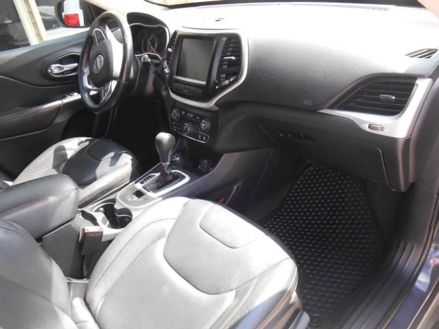 2016 Jeep Cherokee Trailhawk photo 1