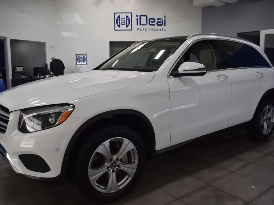 2017 Mercedes Benz GLC 300 4MATIC photo 1