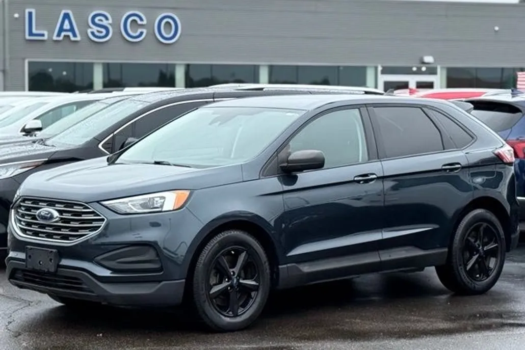 2022 Ford Edge SE photo 1