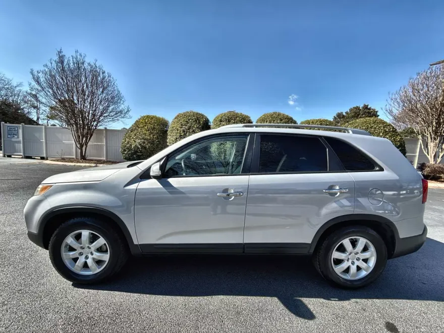 2012 Kia Sorento LX photo 1