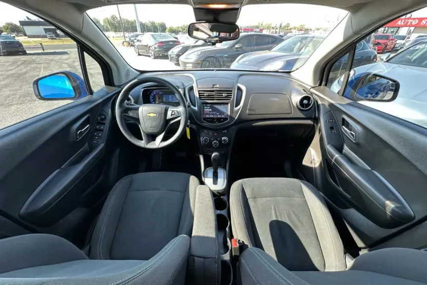2016 Chevrolet Trax LS photo 1