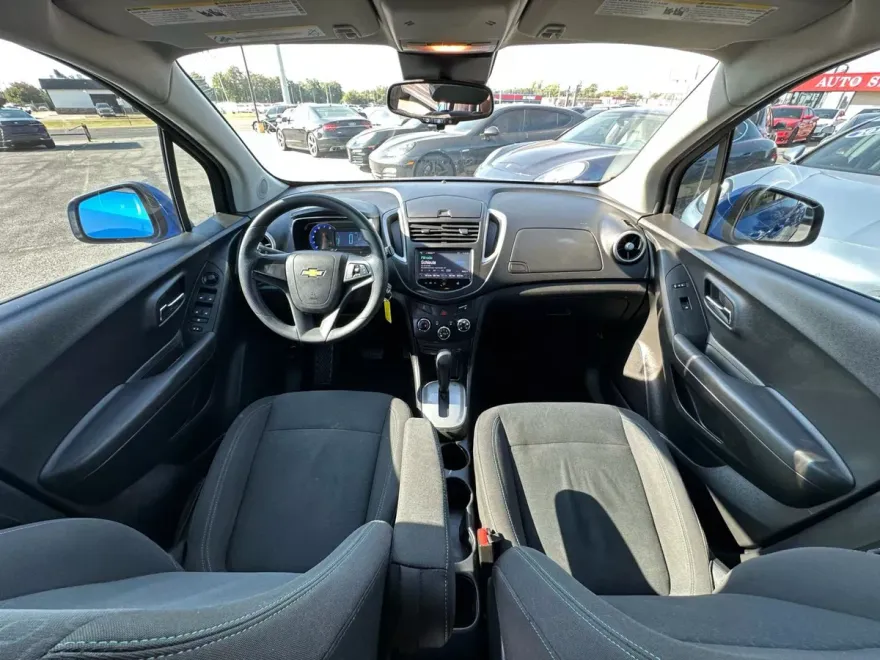 2016 Chevrolet Trax LS photo 1