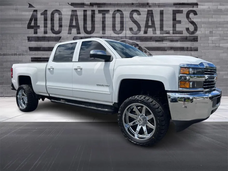2018 Chevrolet Silverado 2500HD LT photo 1