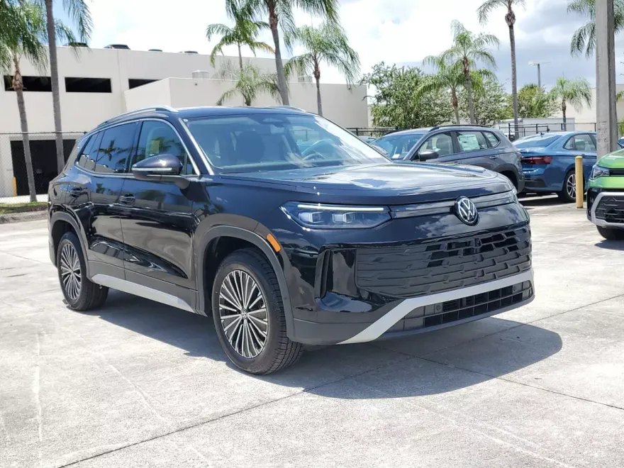 2025 Volkswagen Tiguan S photo 1