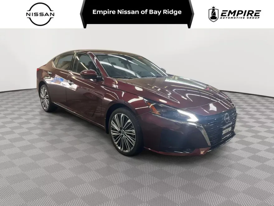 2024 Nissan Altima SL photo 1