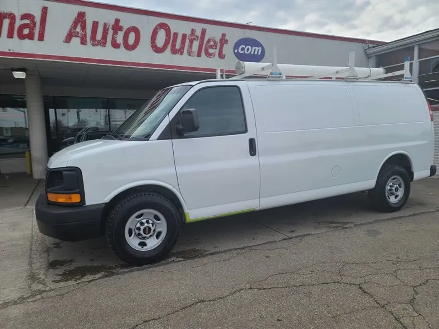 2017 Gmc Savana 2500 Cargo photo 1