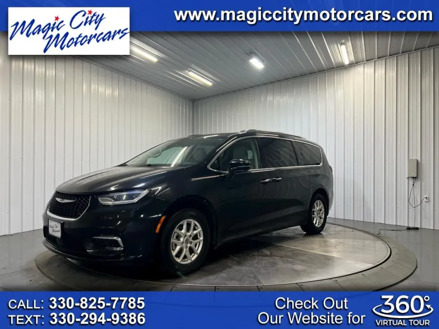 2021 Chrysler Pacifica Touring L photo 1