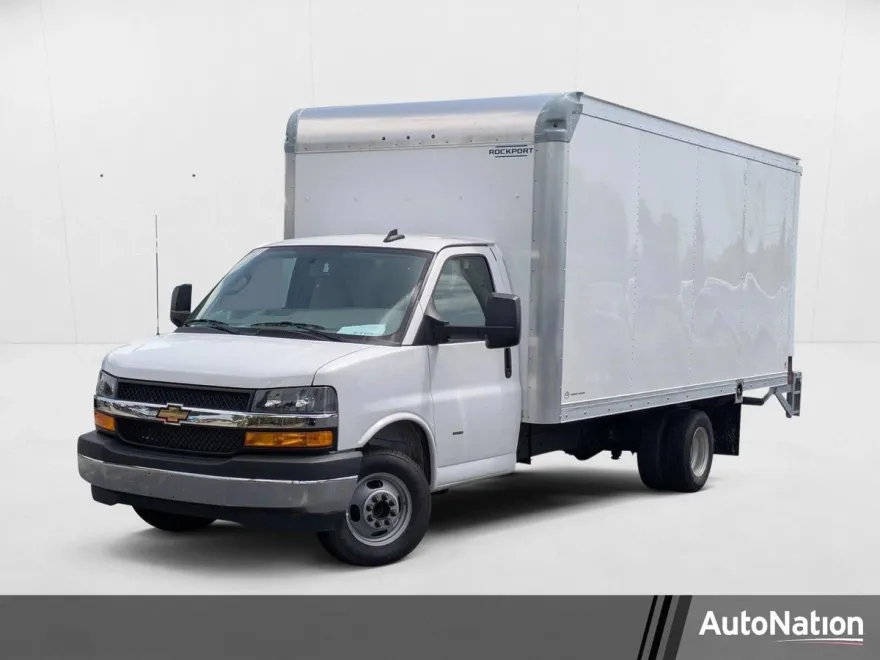 2025 Chevrolet Express Cutaway 3500 photo 1