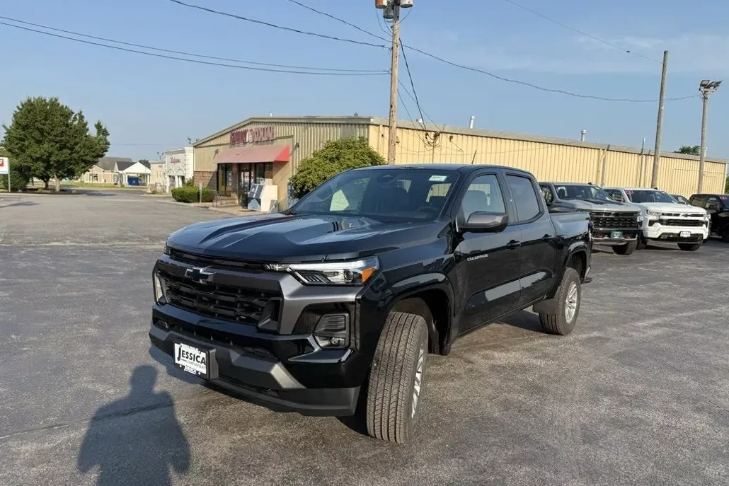 2026 Chevrolet Colorado LT photo 1