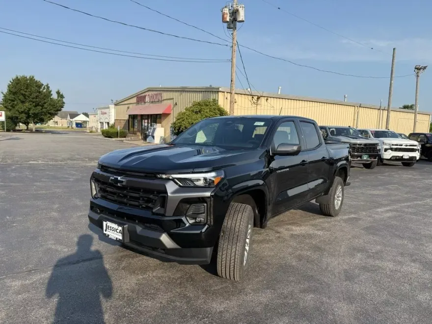 2026 Chevrolet Colorado LT photo 1