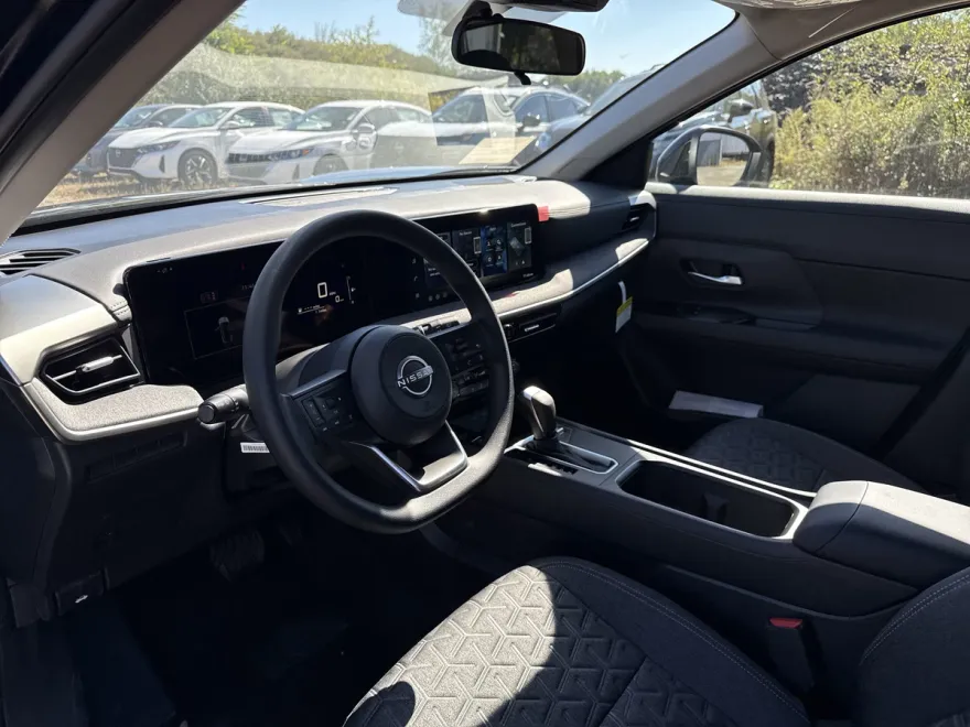 2026 Nissan Kicks SV photo 1