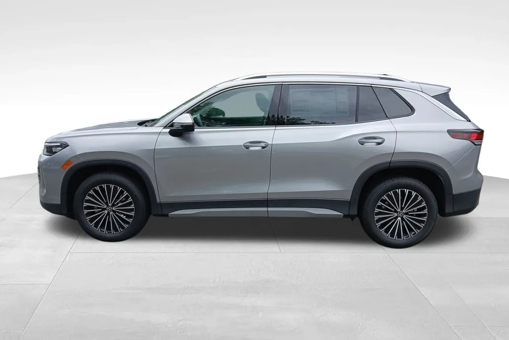 2025 Volkswagen Tiguan S photo 1