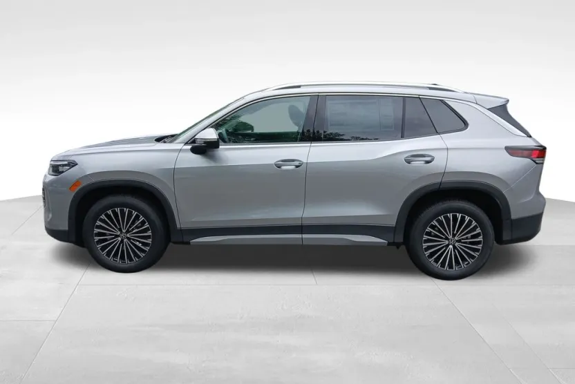 2025 Volkswagen Tiguan S photo 1