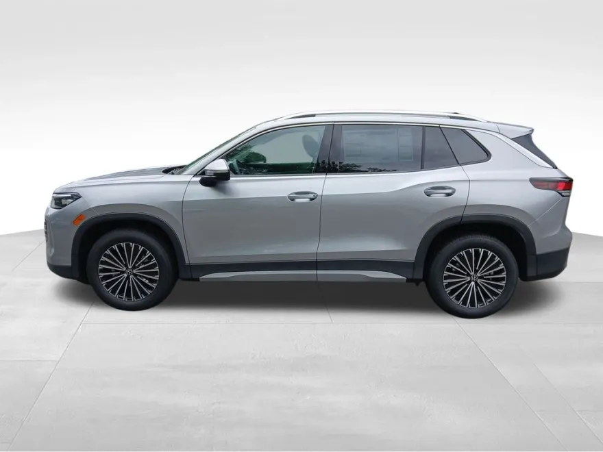 2025 Volkswagen Tiguan S photo 1
