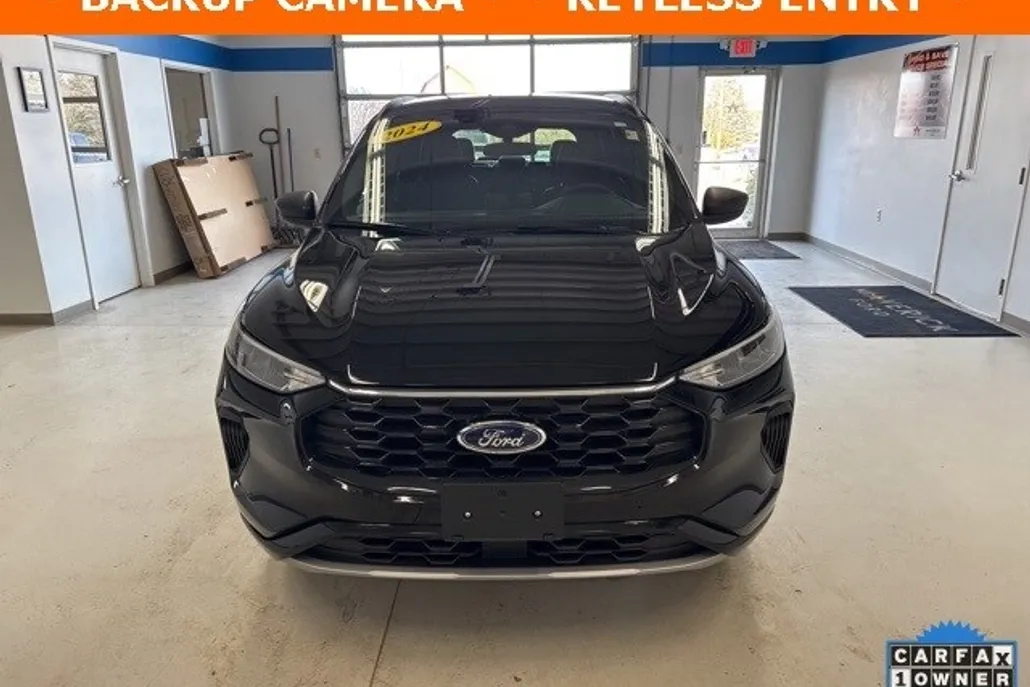 2024 Ford Escape ST-Line photo 1