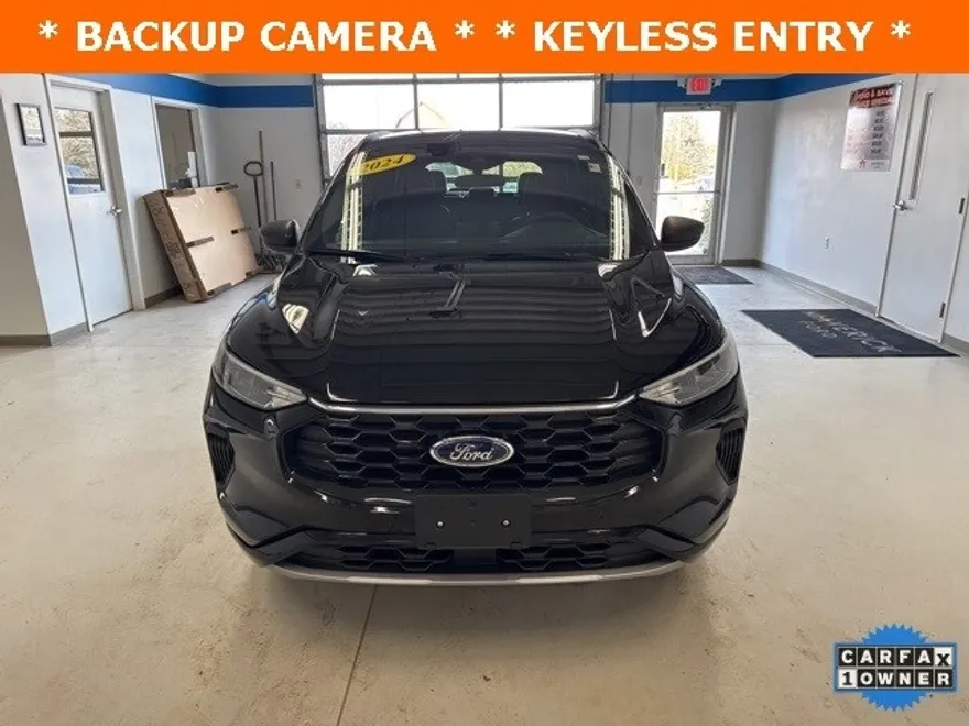 2024 Ford Escape ST-Line photo 1