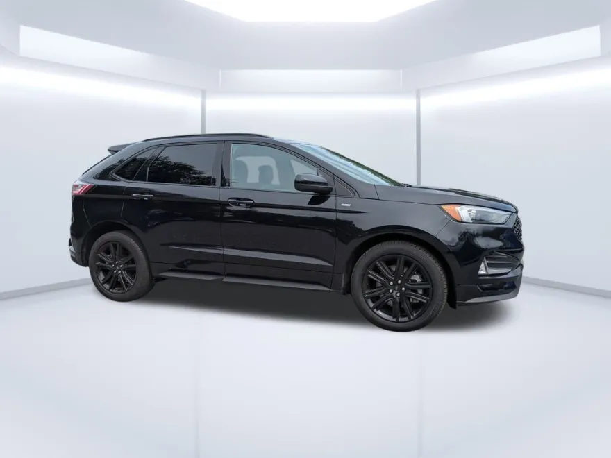 2022 Ford Edge ST photo 1