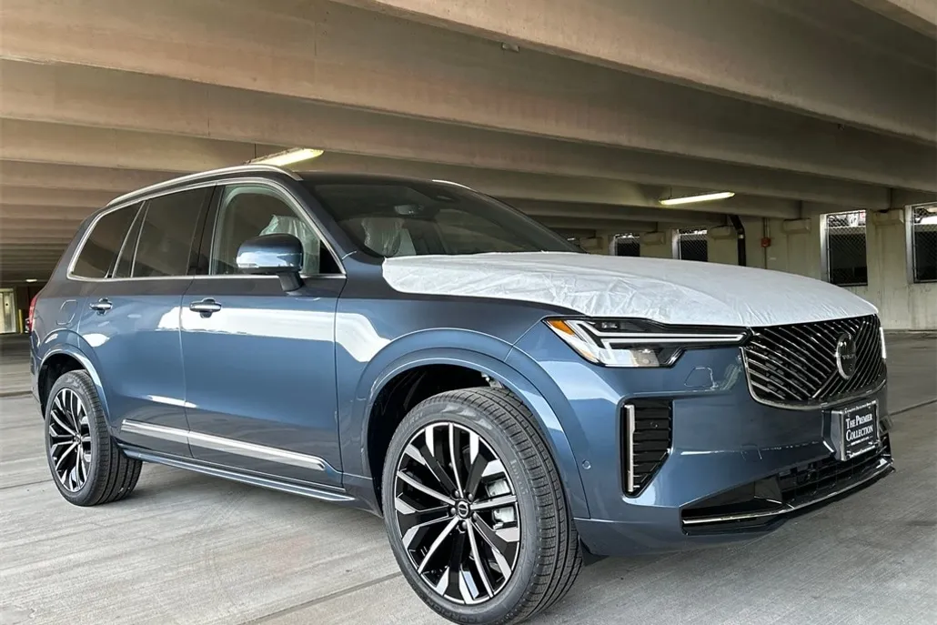 2026 Volvo XC90 Plus photo 1