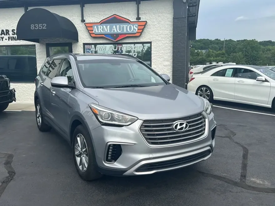 2018 Hyundai Santa Fe SE Sport photo 1