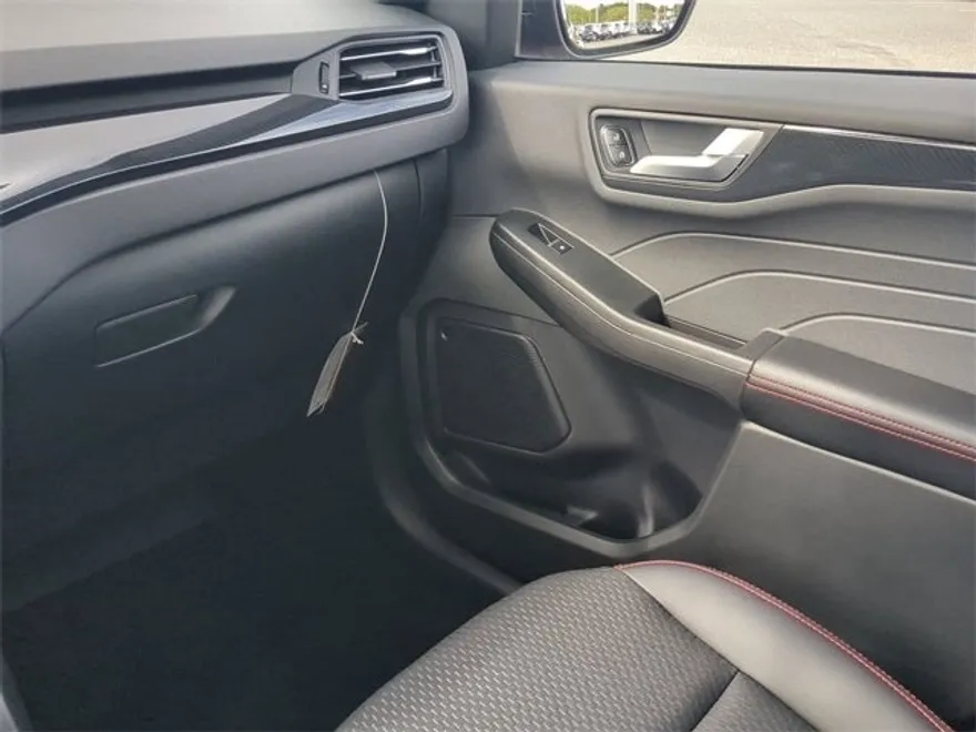 2026 Ford Escape ST-Line photo 1