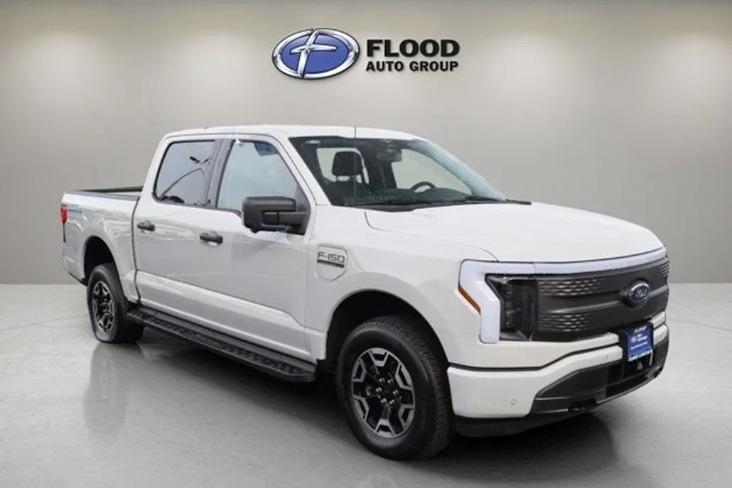 2023 Ford F-150 Lightning XLT photo 1