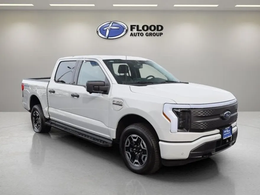 2023 Ford F-150 Lightning XLT photo 1
