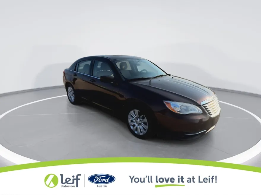 2013 Chrysler 200 LX photo 1