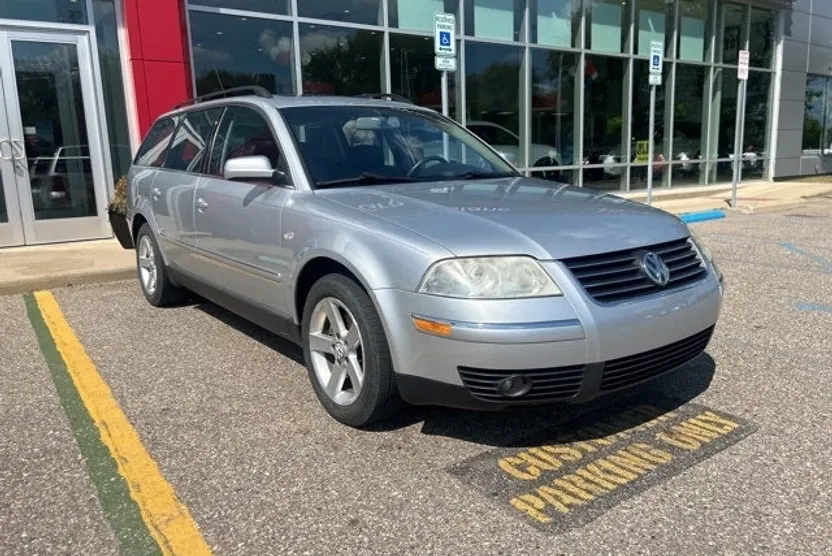 2004 Volkswagen Passat GLX V6 photo 1