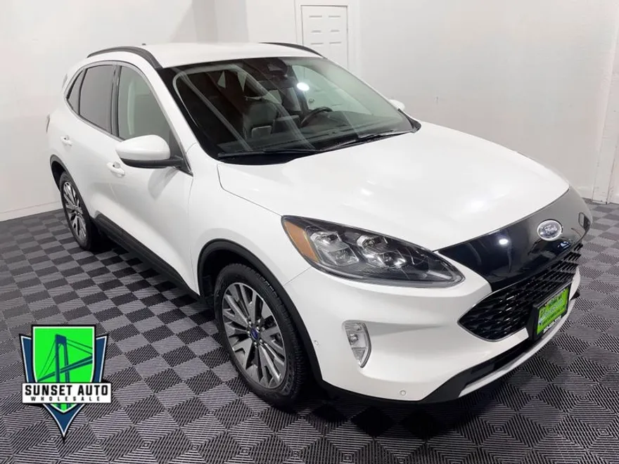 2021 Ford Escape Hybrid Titanium photo 1