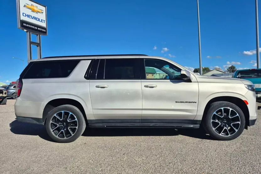 2021 Chevrolet Suburban RST photo 1