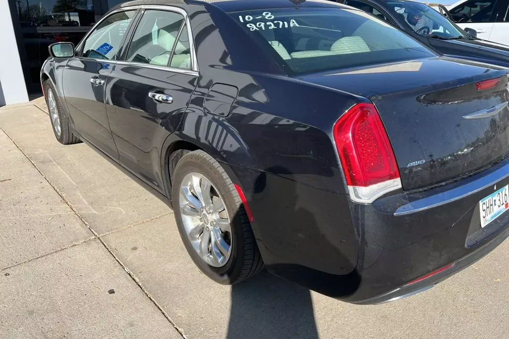 2018 Chrysler 300 C Limited photo 1