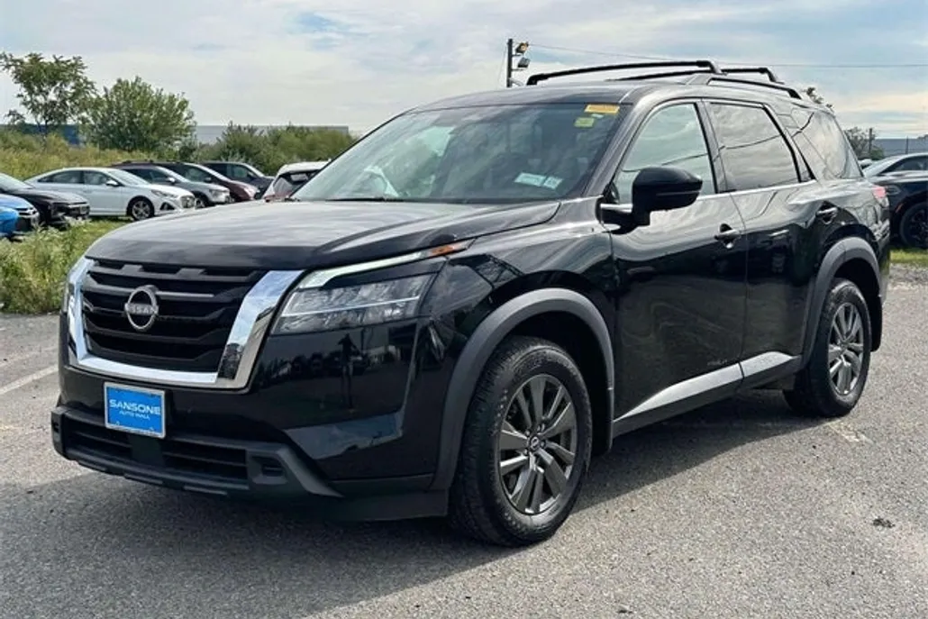 2022 Nissan Pathfinder SV photo 1