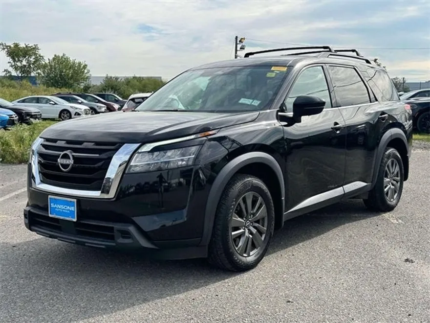 2022 Nissan Pathfinder SV photo 1