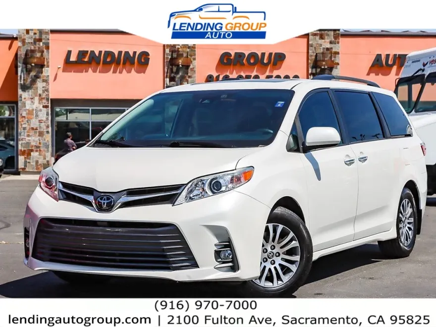 2020 Toyota Sienna XLE Premium photo 1