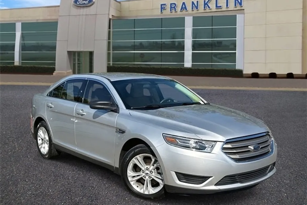 2019 Ford Taurus SE photo 1