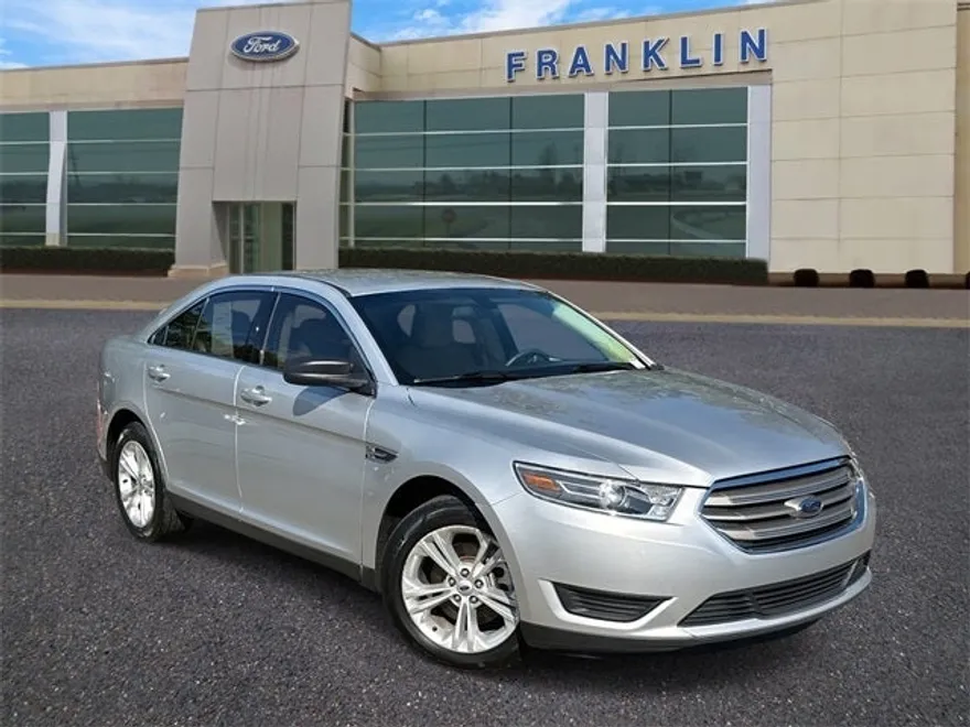 2019 Ford Taurus SE photo 1