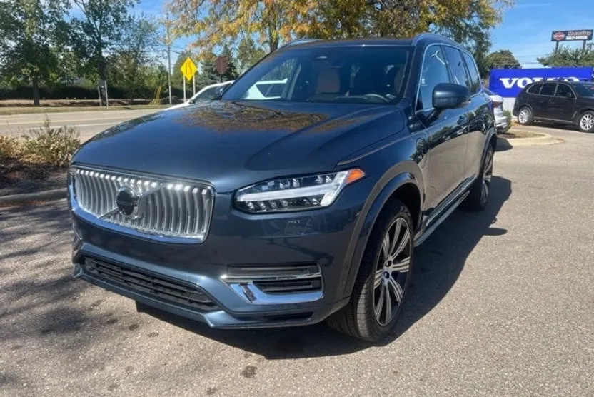 2025 Volvo XC90 T8 photo 1