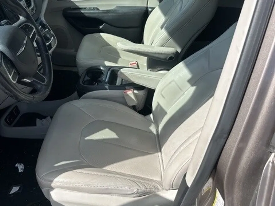 2018 Chrysler Pacifica Touring L photo 1