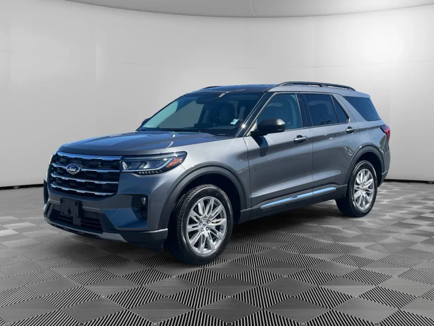 2025 Ford Explorer photo 1